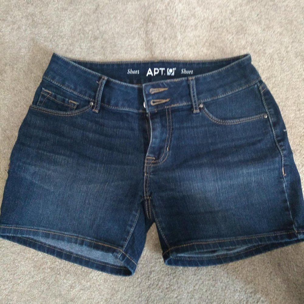Apt. 9 shorts size 4